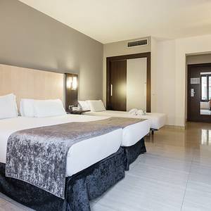 Dreibettzimmer Hotel ILUNION Almirante Barcelona
